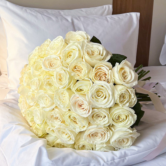 Букет из 51 белой розы 50 см (Эквадор) Плайа Бланка