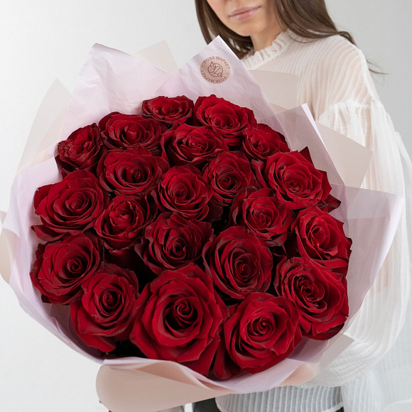 Букет из 21 красной розы Эксплорер (Эквадор) 70 см в фирменной упаковке