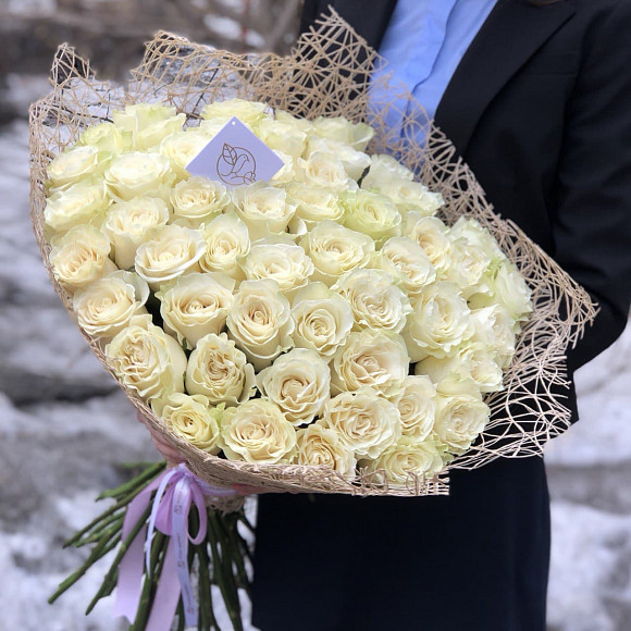 Букет из 51 белой розы Мондиаль (Эквадор) 60 см в фирменной упаковке