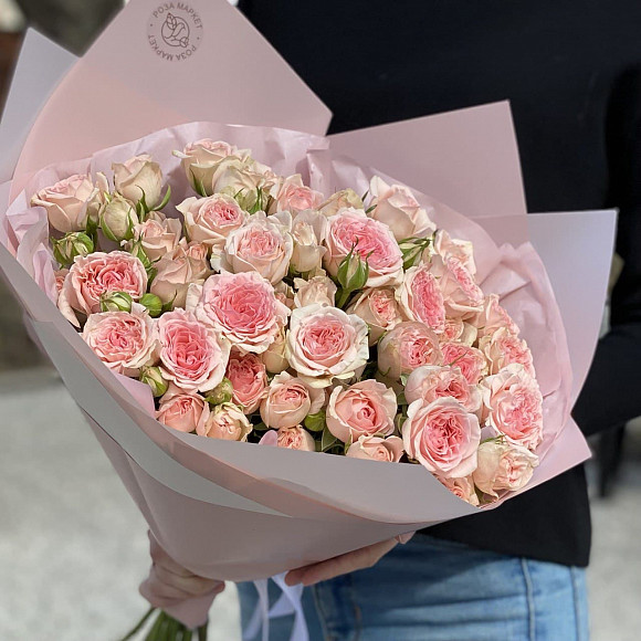 Букет из 15 кустовых роз Прана в фирменной упаковке