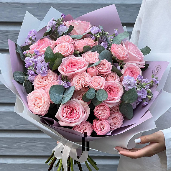 Bouquet 07 c пионовидными розами сортов Бомбастик, Пинк Охара и маттиолой