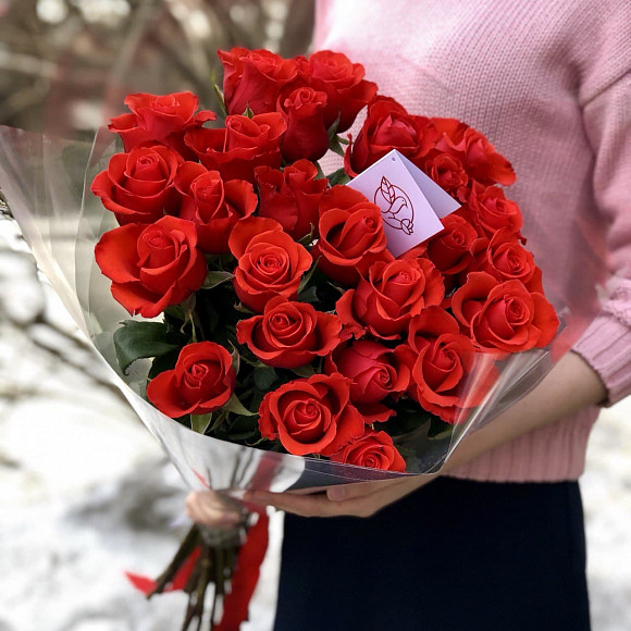 Букет из 25 красных роз Нина (Эквадор) 60 см в фирменной упаковке
