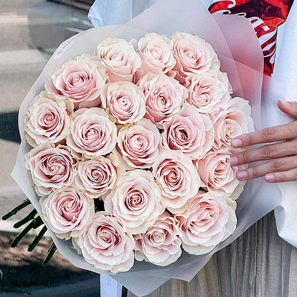 Букет из 21 розовой розы Пинк Мондиал (Эквадор) в упаковке