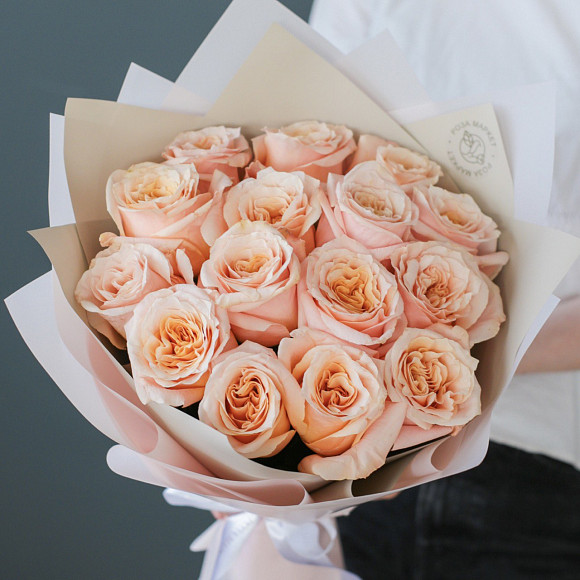 Букет из 15 роз Шиммер (Эквадор) в фирменной упаковке
