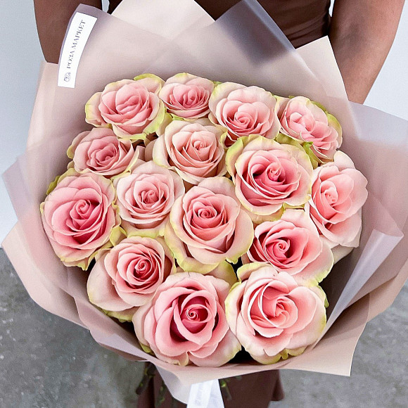 Букет из 15 роз Салма (Эквадор) в фирменной упаковке