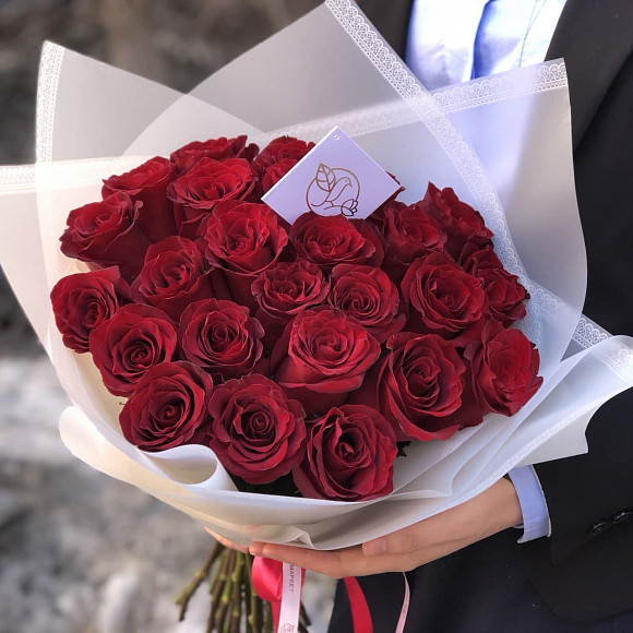 Букет из 25 красных роз Эксплорер (Эквадор) 50 см в фирменной упаковке