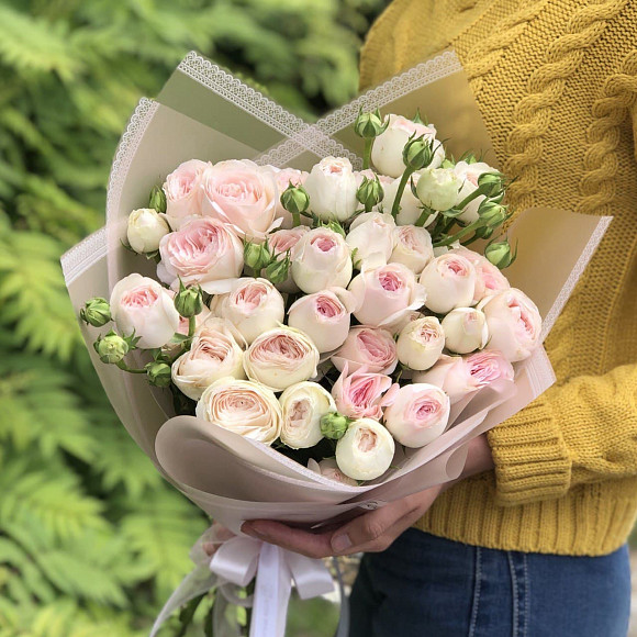 Букет из 9 розовых пионовидных роз в фирменной упаковке