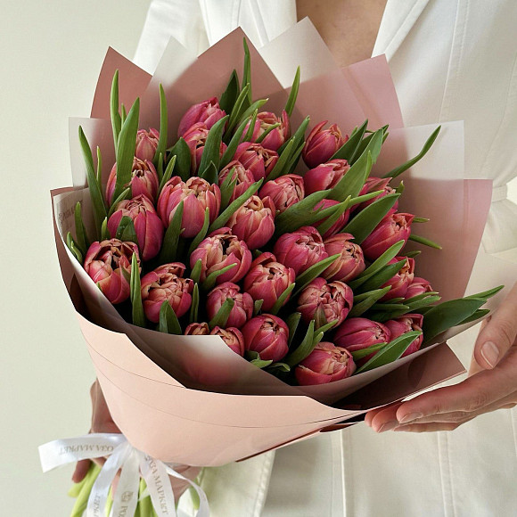 Букет из 31 пионовидного тюльпана Коламбус (Голландия) в матовой упаковке