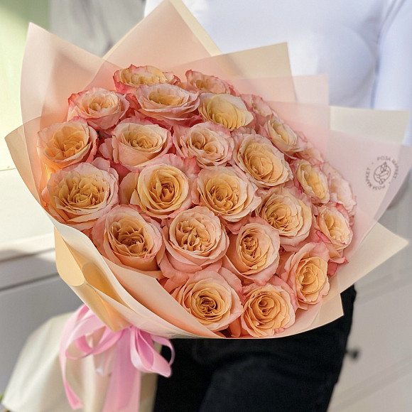 Букет из 25 роз Шиммер в фирменной упаковке